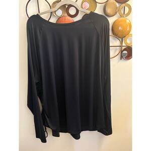 Under Armour women’s 3x long sleeve athletic top with size sech